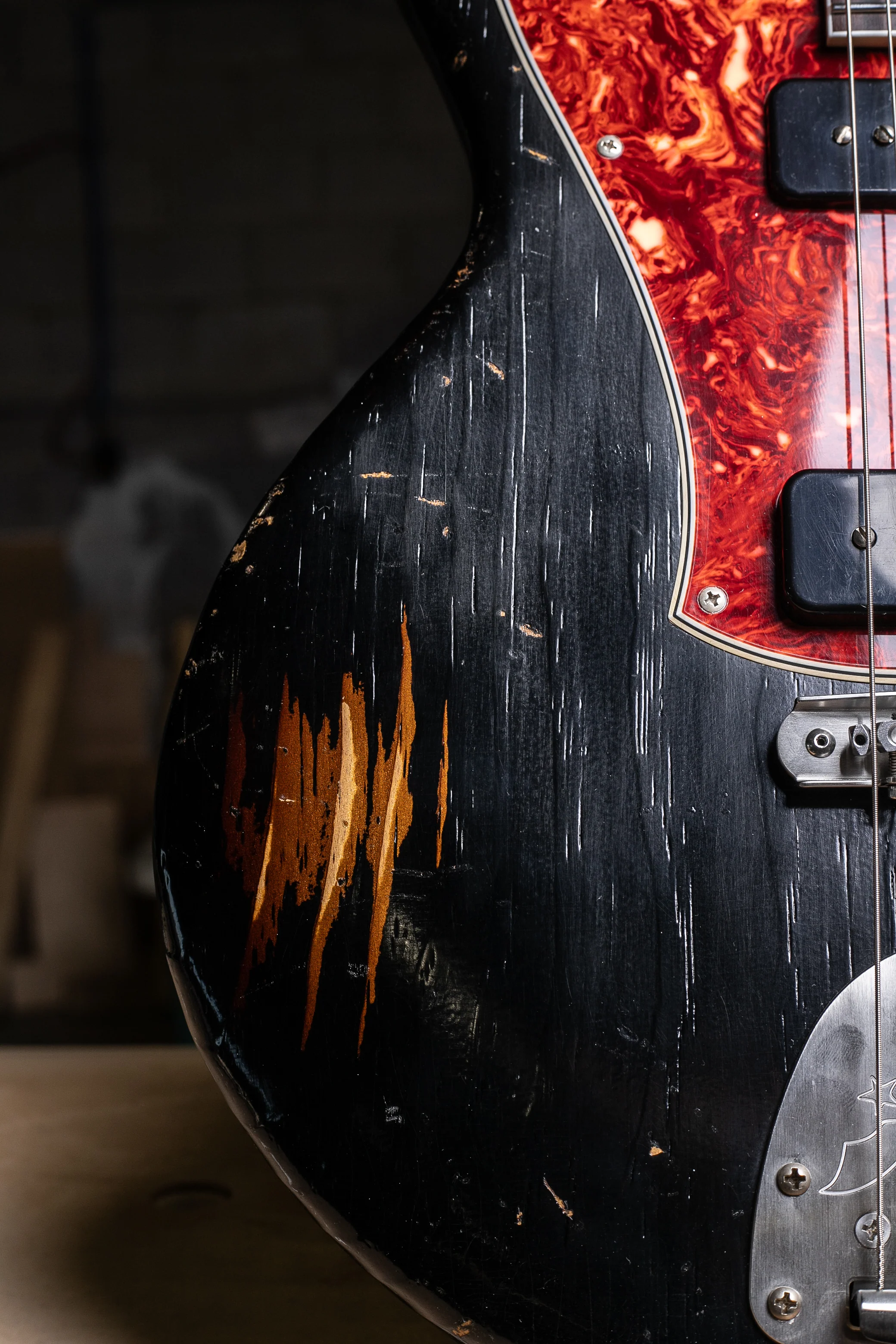 Novo Serus J in Bull Black over Amber Burst - Image 4