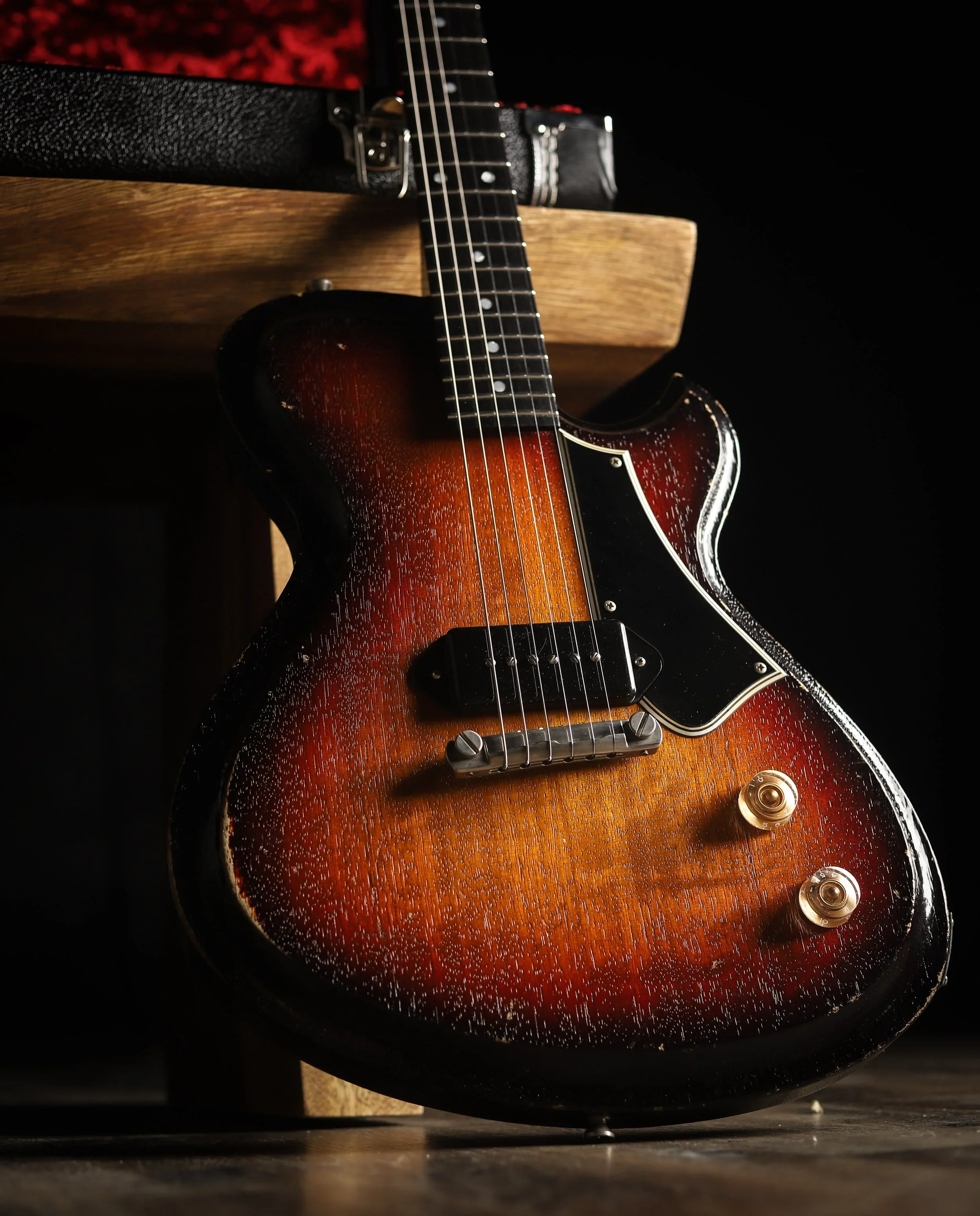 Signature SOLUS M1 - Dark Burst on Korina (3 of 5)