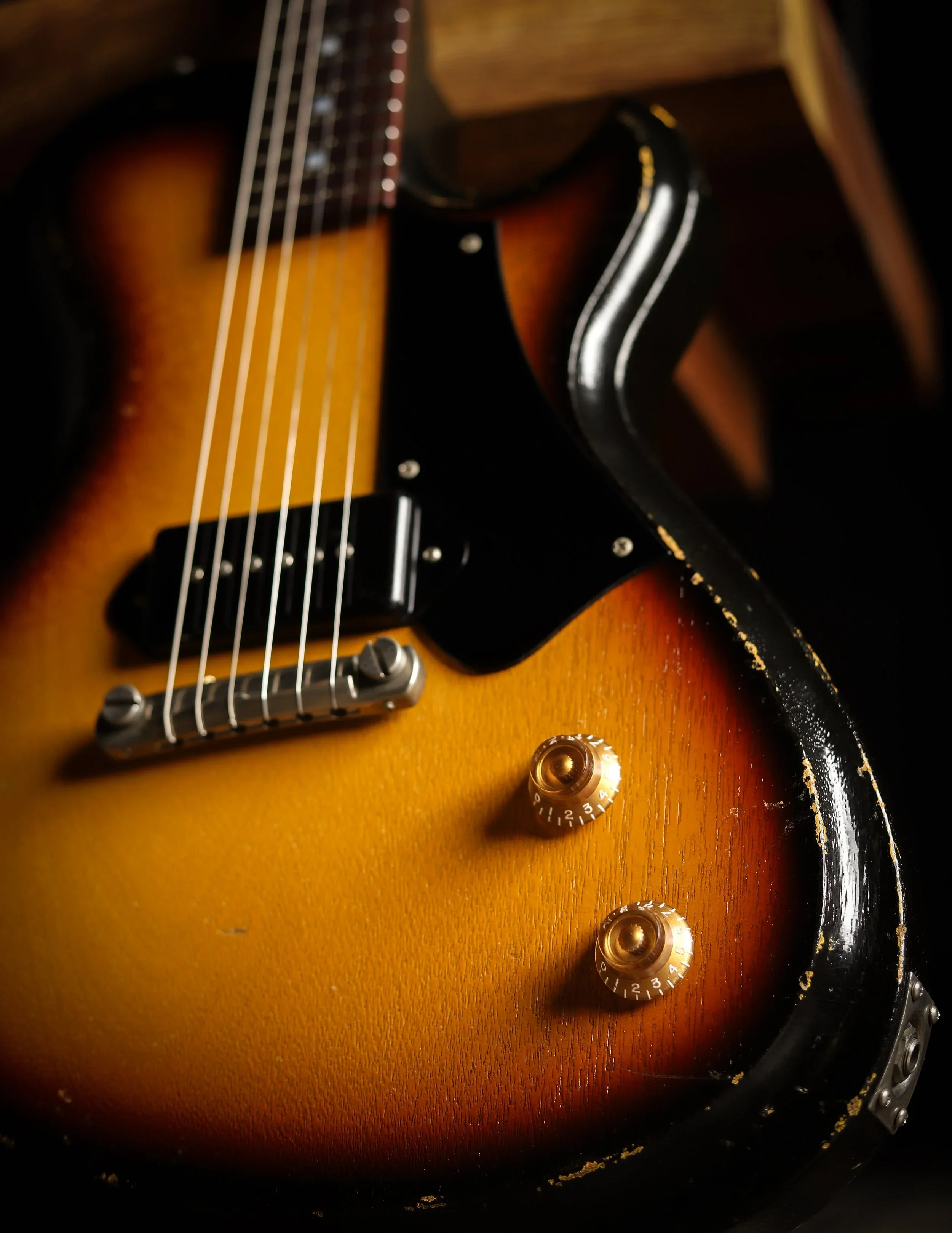 Signature SOLUS M1 - TV Burst on Mahogany (4 of 5) - Image 3