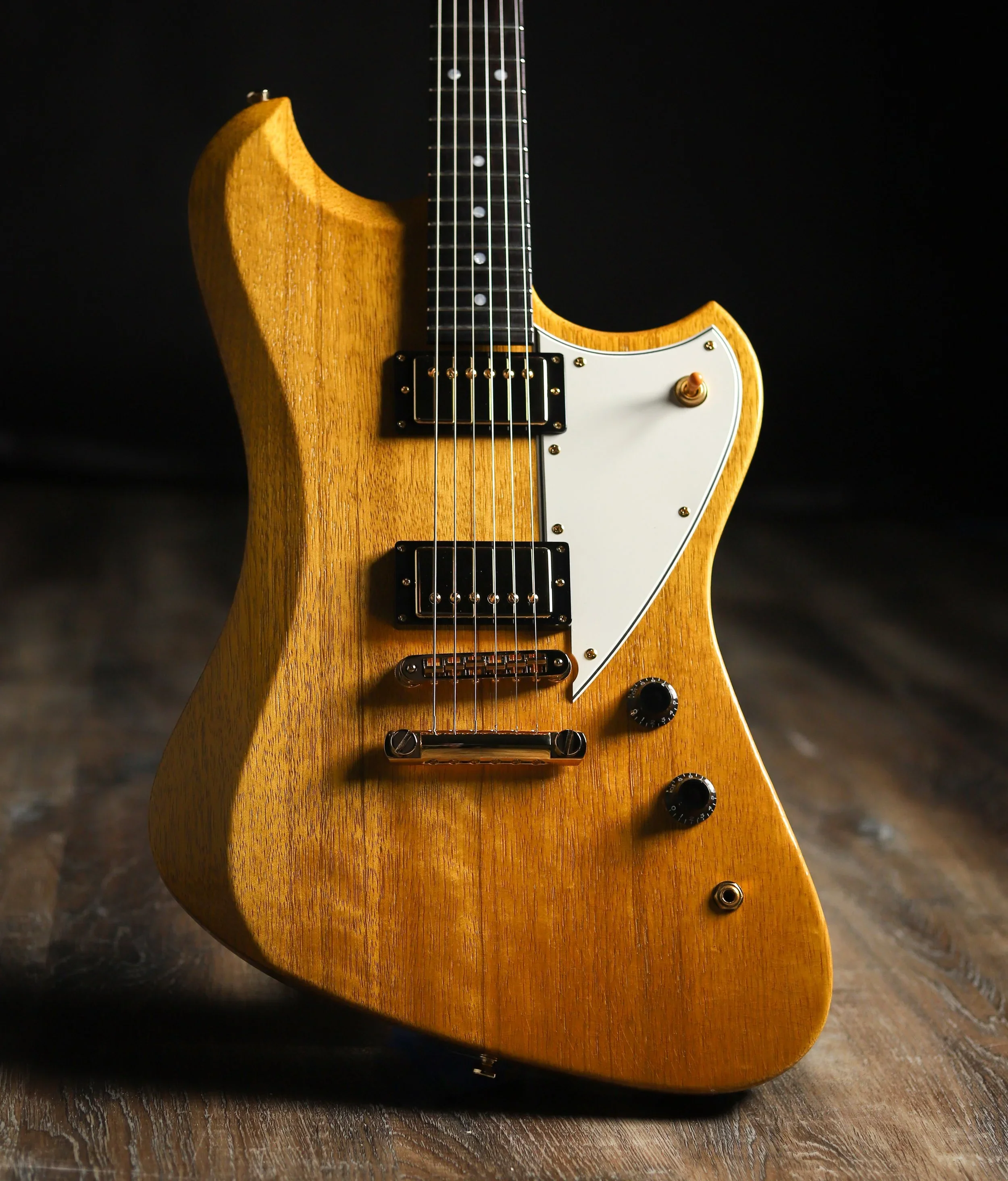 Signature VOLTUR DLX - Korina (5 of 6)