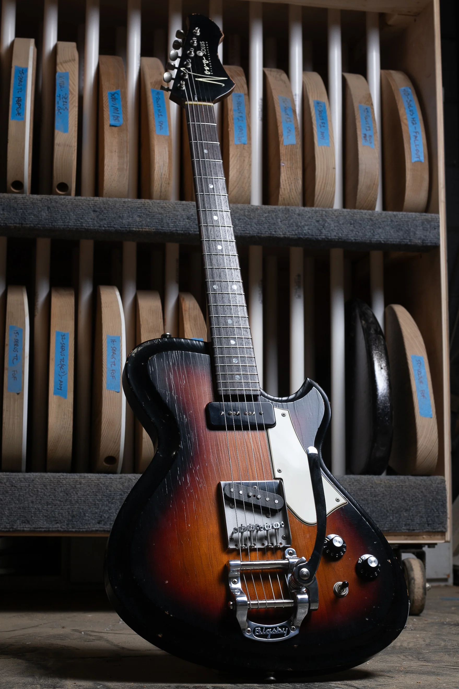 Novo Solus F2 LTD in 3-Tone Burst - Image 2