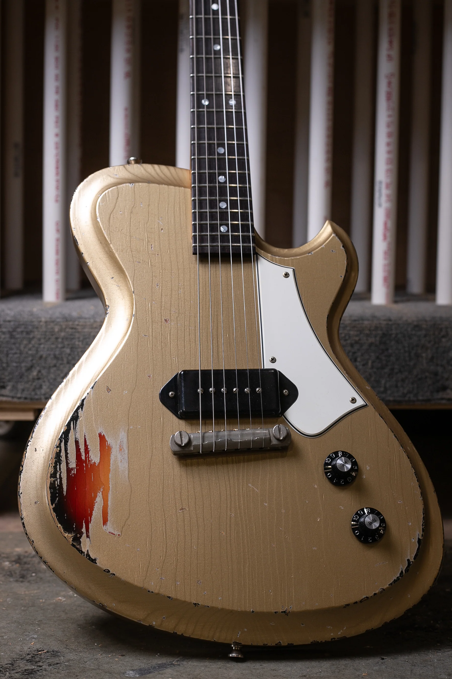 Novo Solus M1 in Shoreline Gold over '64 3-Tone Burst