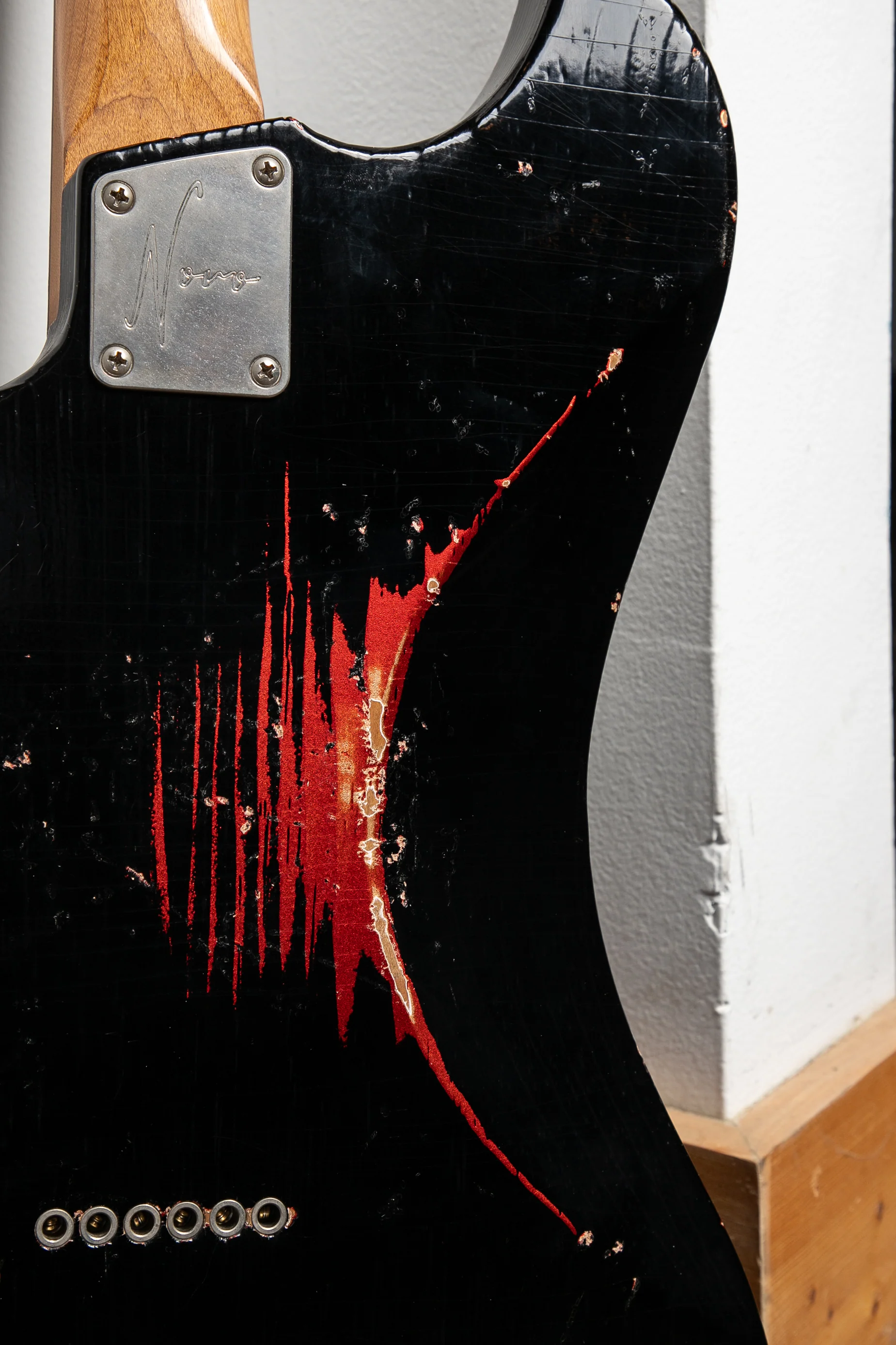 Novo Voltur V2 in Bull Black over Candy Apple Red - Image 6