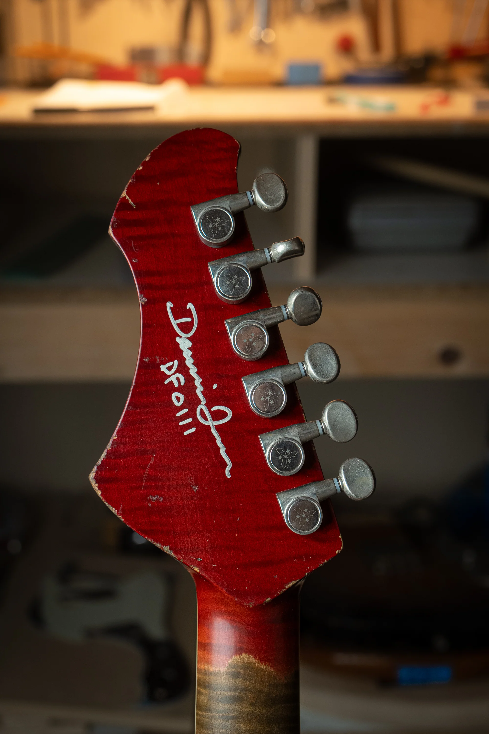 Signature IDRIS H1 - Faded Cherry Burst | NAMM 26 - Image 10