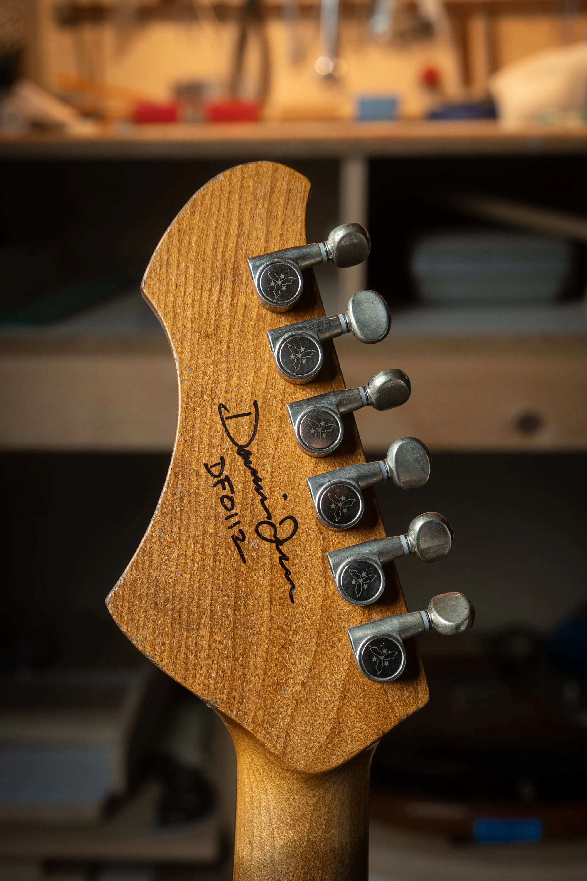 Signature SOLUS JM - Faded 3-Tone Burst | NAMM 26 - Image 10