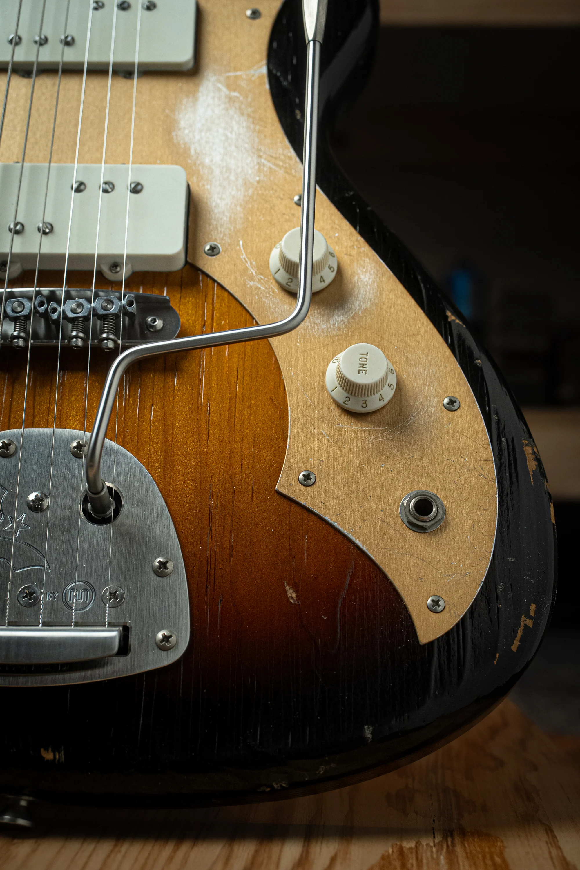 Signature SOLUS JM - Faded 3-Tone Burst | NAMM 26 - Image 5