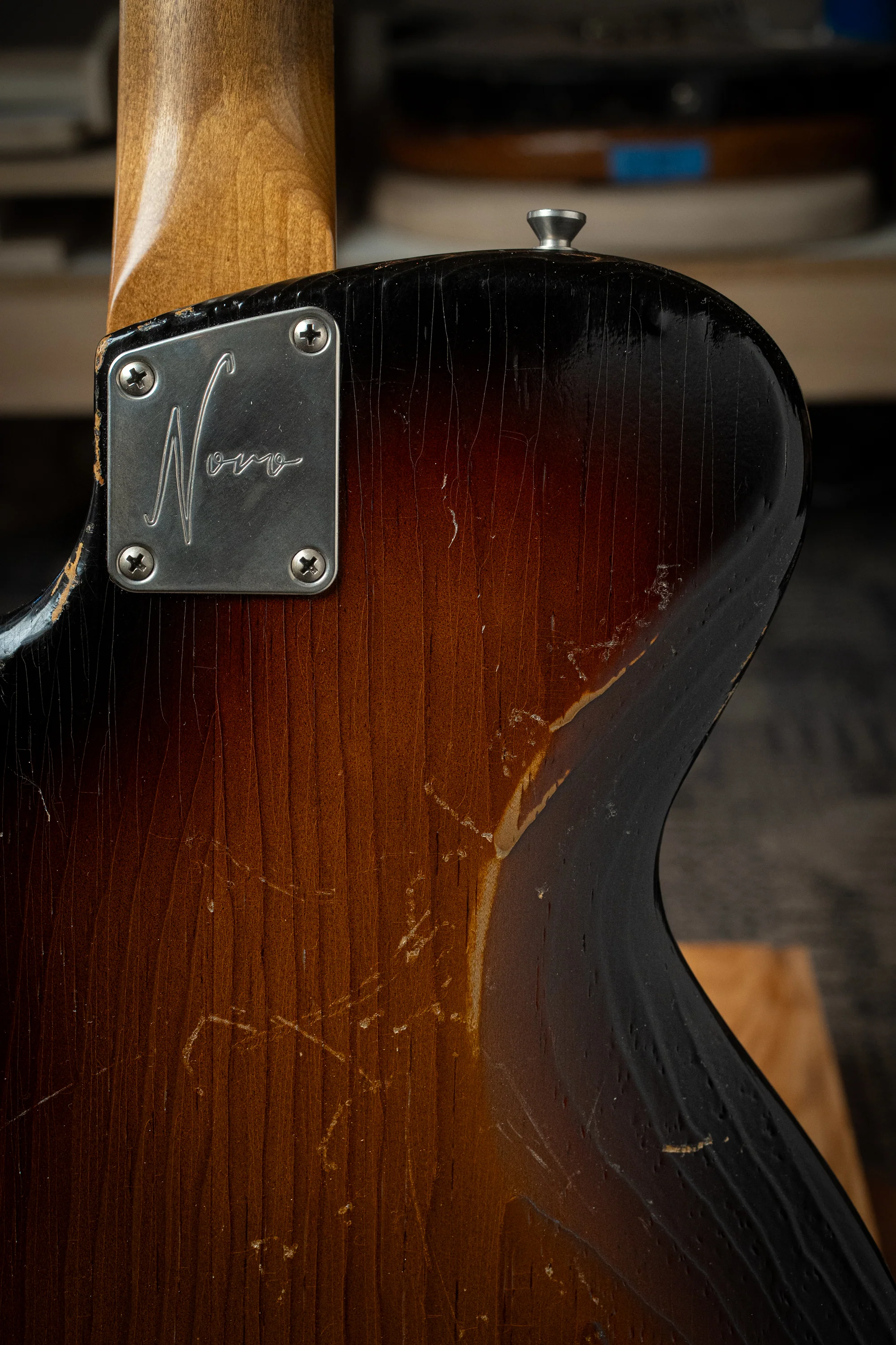 Signature SOLUS JM - Faded 3-Tone Burst | NAMM 26 - Image 9